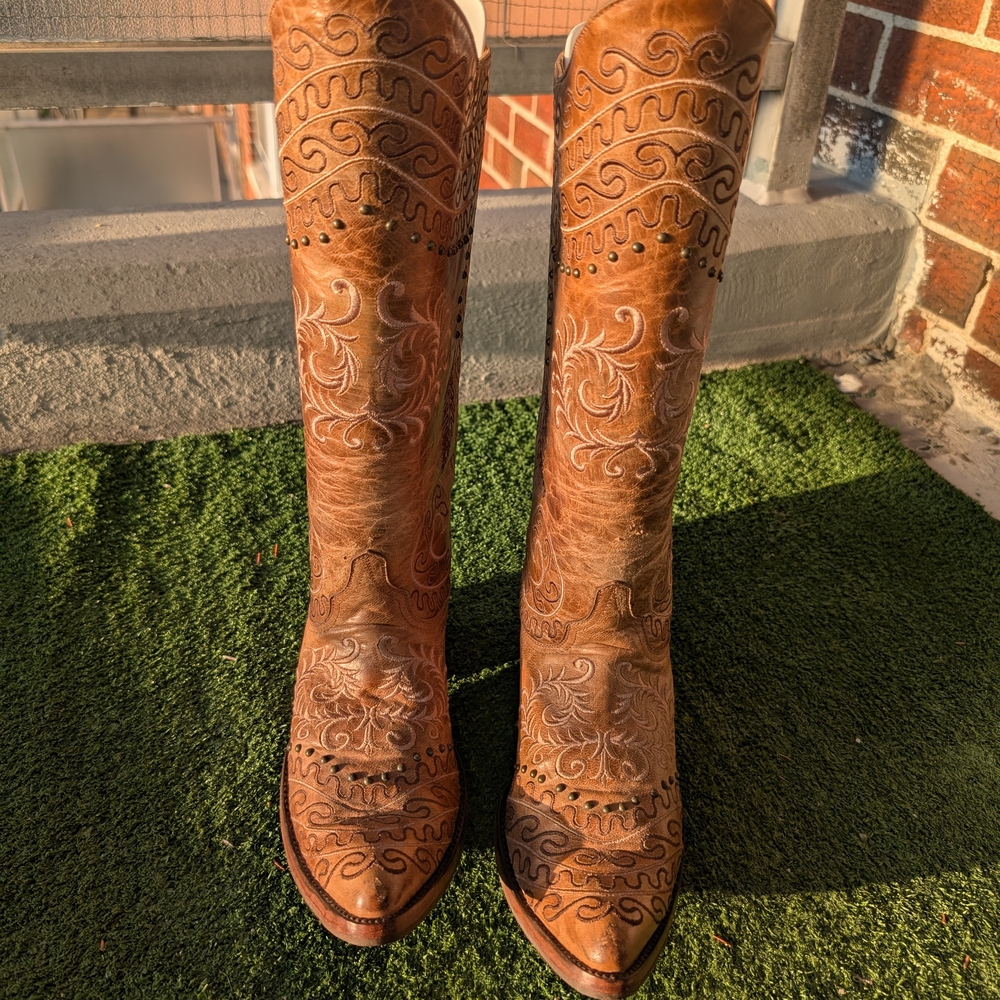 R soles, detailed Tan Leather Boots